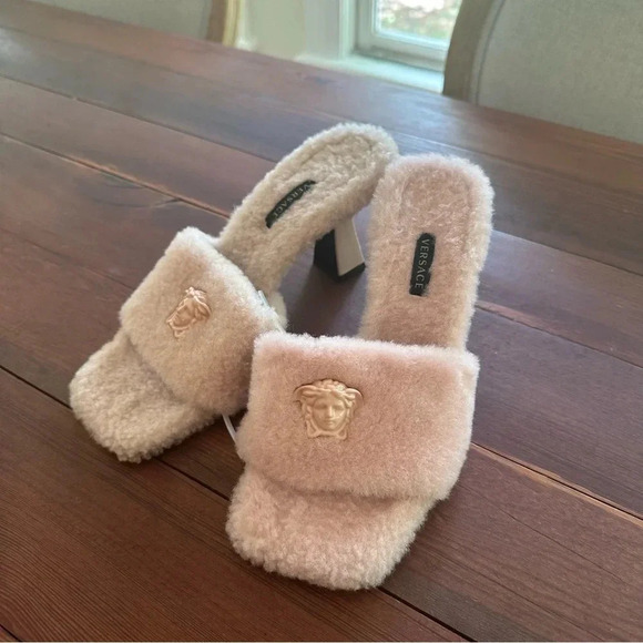 Versace La Medusa Shearling Sandals - Picture 4 of 10